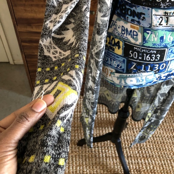 Adorable grey and white yellow patterned cardigan w/hood - Picture 9 of 12